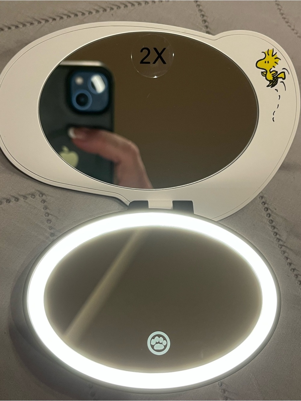 Peanuts Snoopy White and Black LED Compact Mirror - Picture 6 of 8